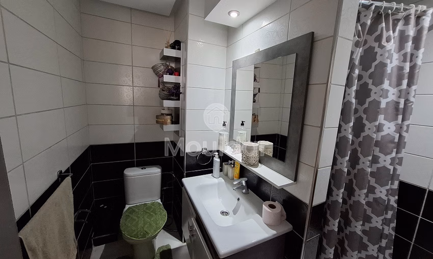 شقة للشراء مع تراس في الطابق الخامس