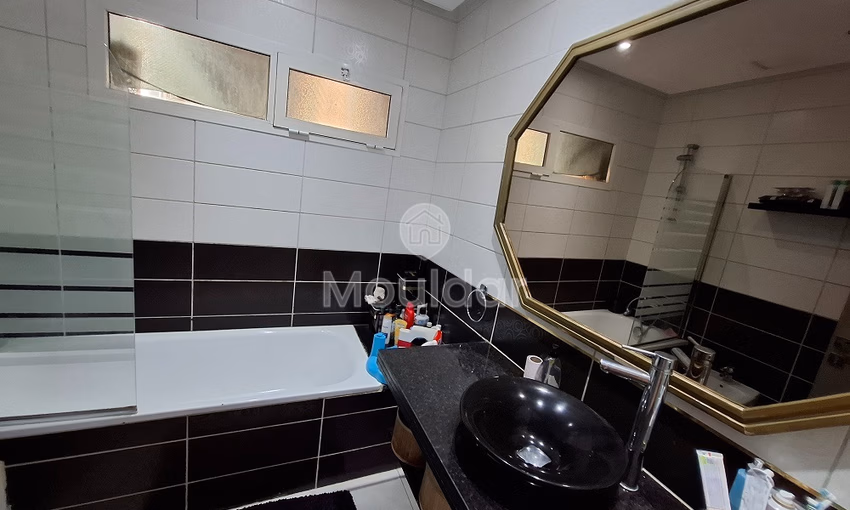 شقة للشراء مع تراس في الطابق الخامس