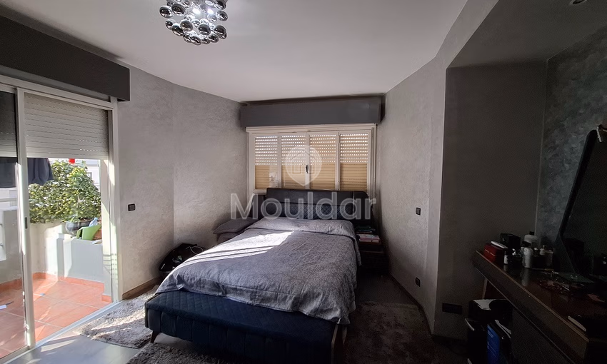 شقة للشراء مع تراس في الطابق الخامس