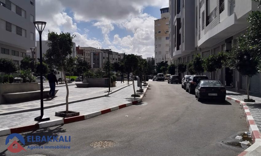 شقة للشراء مع شرفة في الطابق الثامن