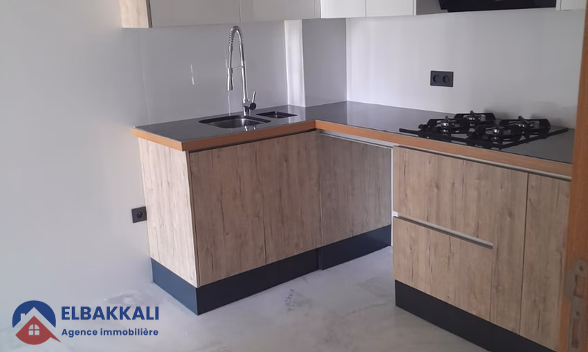 شقة للشراء مع شرفة في الطابق الثامن