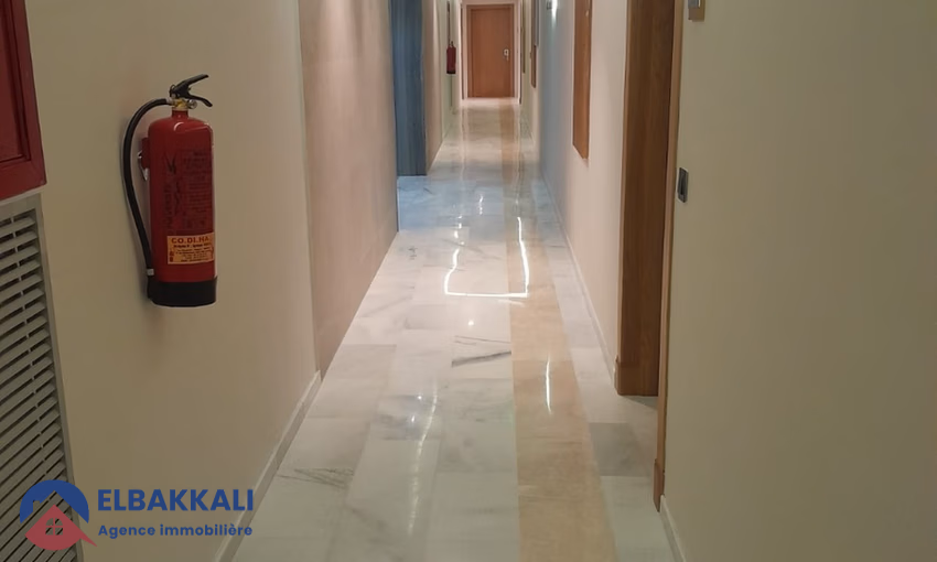 شقة للشراء مع شرفة في الطابق الثامن