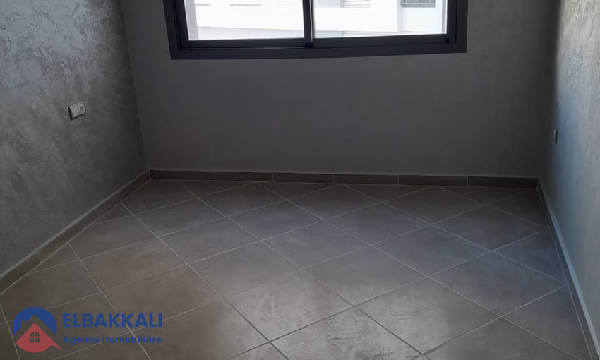 شقة للشراء مع شرفة في الطابق الثامن