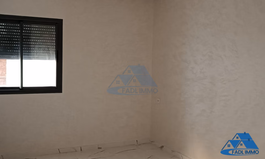 شقة جديدة للشراء مع شرفة في الطابق الثالث شقة جديدة للشراء مع شرفة في الطابق الثالث