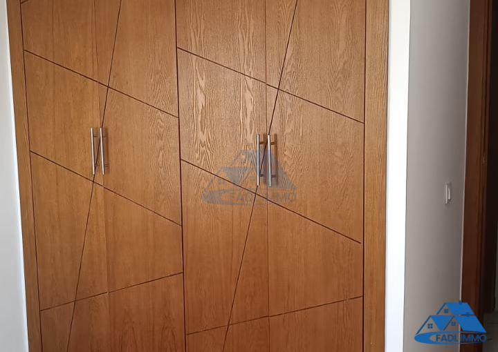 شقة جديدة للشراء مع شرفة في الطابق الثالث شقة جديدة للشراء مع شرفة في الطابق الثالث