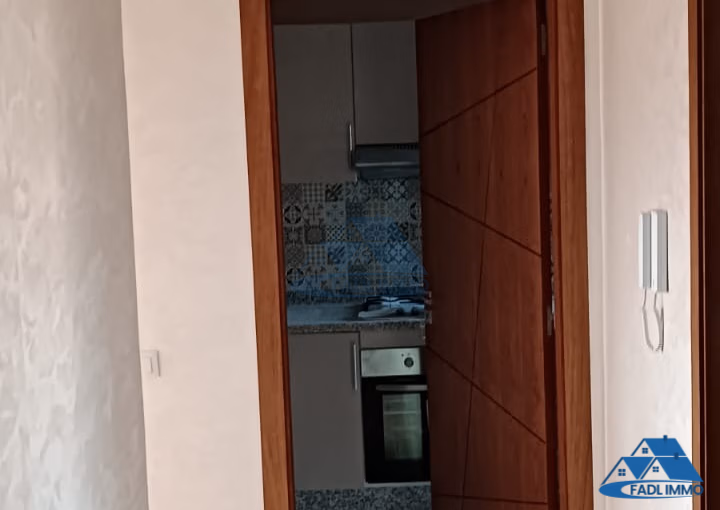 شقة جديدة للشراء مع شرفة في الطابق الثالث شقة جديدة للشراء مع شرفة في الطابق الثالث