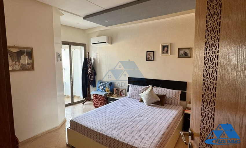 شقة للشراء مع شرفة في الطابق الثالث