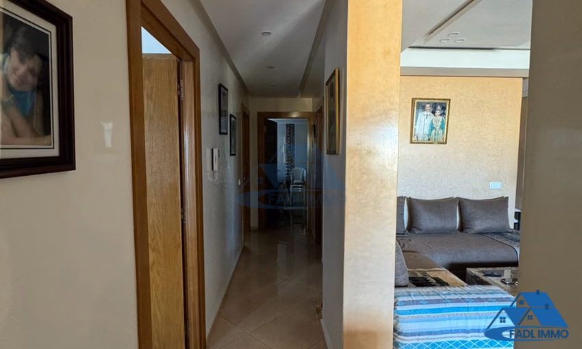 شقة للشراء مع شرفة في الطابق الثالث