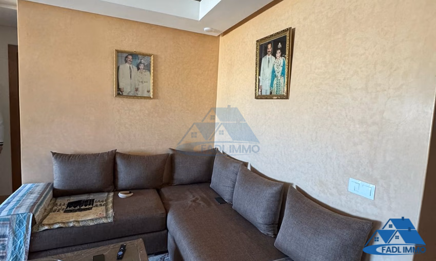 شقة للشراء مع شرفة في الطابق الثالث