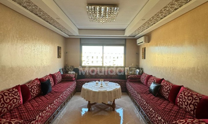 شقة للشراء مع شرفة في الطابق الثالث