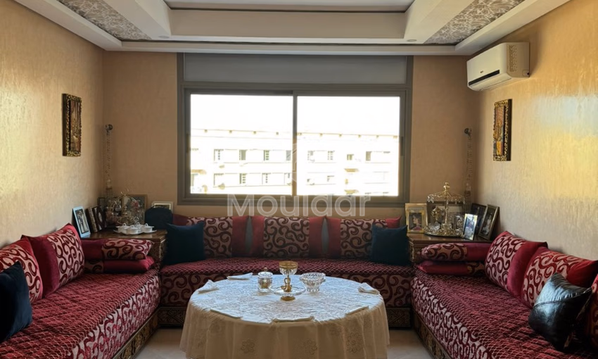 شقة للشراء مع شرفة في الطابق الثالث