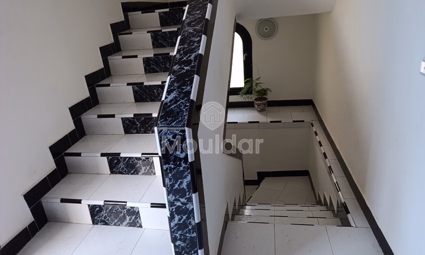 فيلا للشراء مع تراس