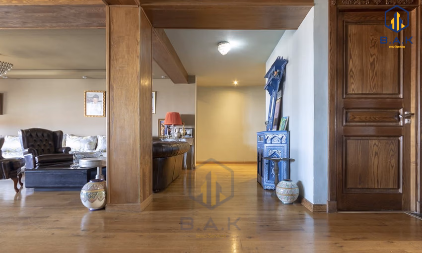 شقة للشراء مع شرفة في الطابق الخامس