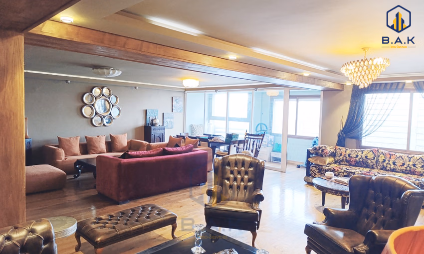 شقة للشراء مع شرفة في الطابق الخامس