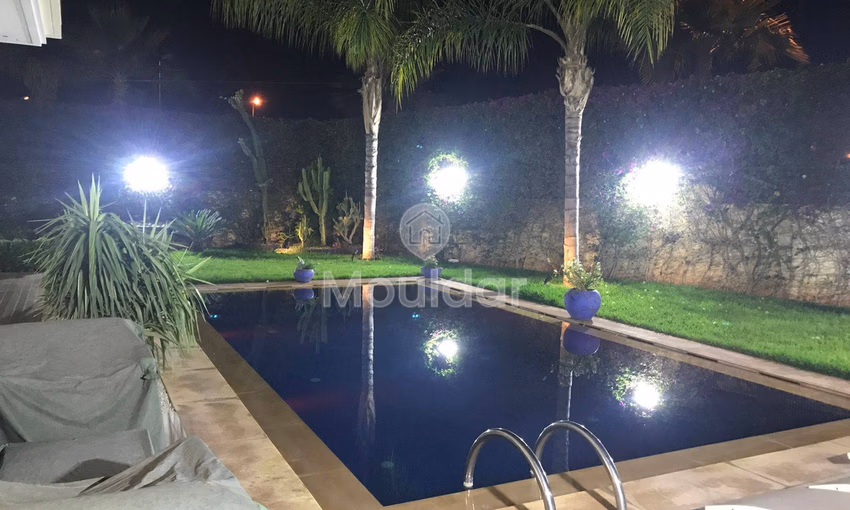 فيلا فاخرة للبيع في مراكش - 4 غرف نوم واسعة
