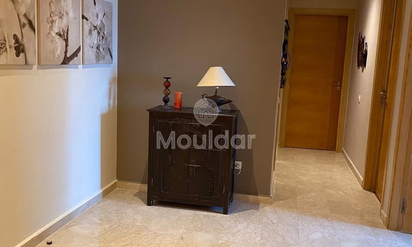 شقة للإيجار مع مسبح في الطابق الأرضي