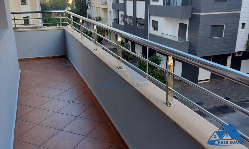 شقة للشراء مع تراس في الطابق الثاني