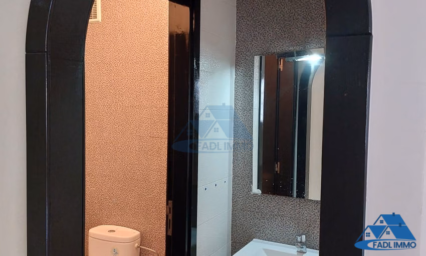 شقة للشراء مع تراس في الطابق الثاني