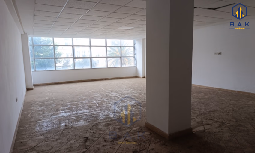 Bureau neuf à louer avec parking au premier étage