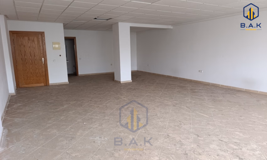 Bureau neuf à louer avec parking au premier étage