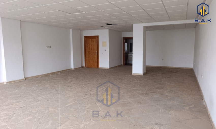 Bureau neuf à louer avec parking au premier étage
