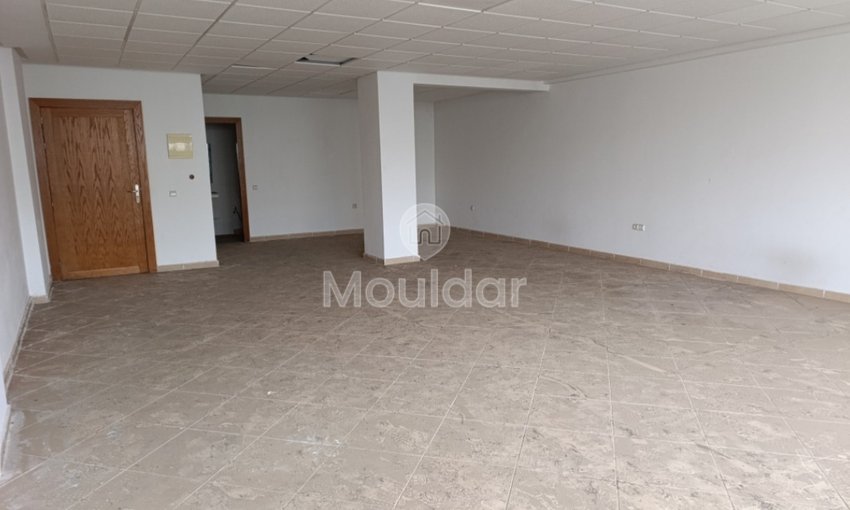 مكتب للإيجار بمساحة 87م²، غرفة واحدة، مركز القنيطرة، الطابق الأول. - view 2