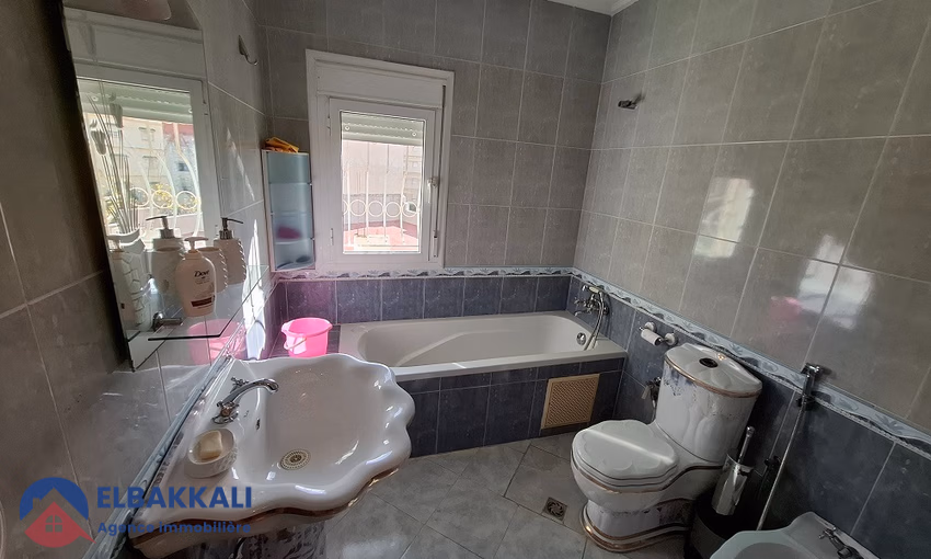 House for buy with garage