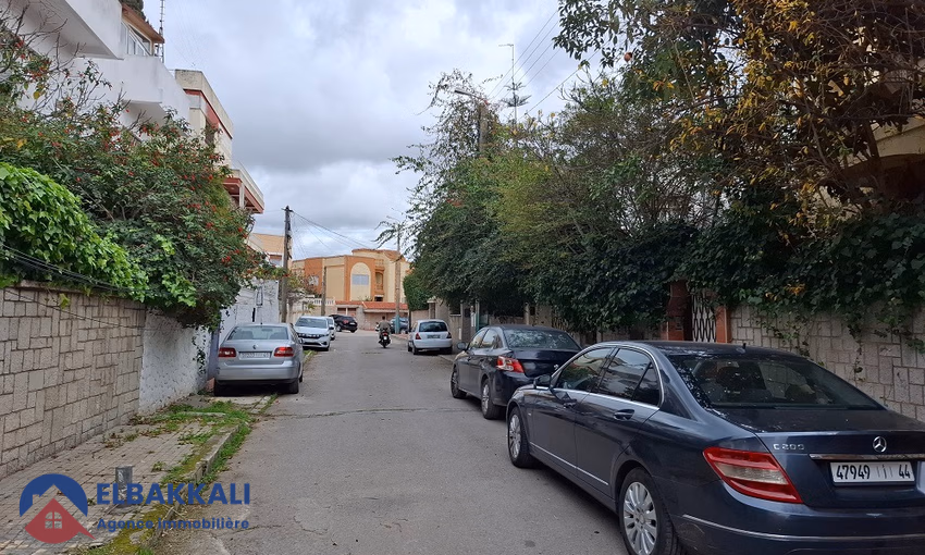 EN VENTA - HERMOSA VILLA ANTIGUA 

Ubicada en un barrio tranquilo y codiciado de Tánger, a 2 pasos de la escuela