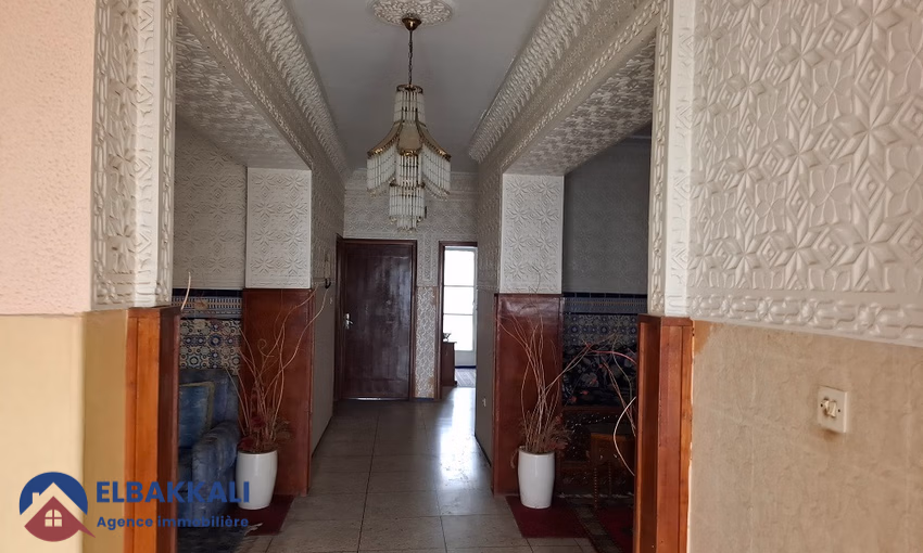 EN VENTA - HERMOSA VILLA ANTIGUA 

Ubicada en un barrio tranquilo y codiciado de Tánger, a 2 pasos de la escuela