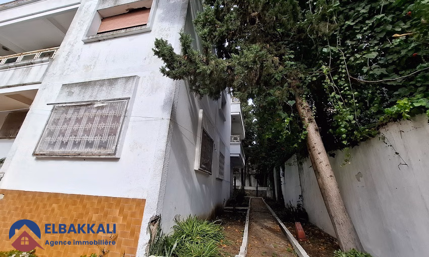 EN VENTA - HERMOSA VILLA ANTIGUA 

Ubicada en un barrio tranquilo y codiciado de Tánger, a 2 pasos de la escuela