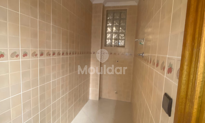 Oficina de 215m² en alquiler en Tánger - 3 habitaciones