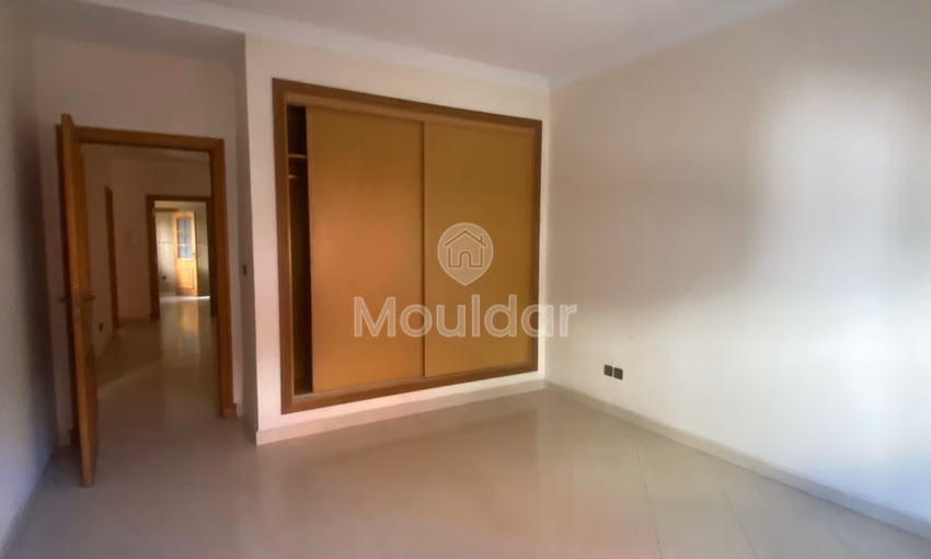 Oficina de 215m² en alquiler en Tánger - 3 habitaciones