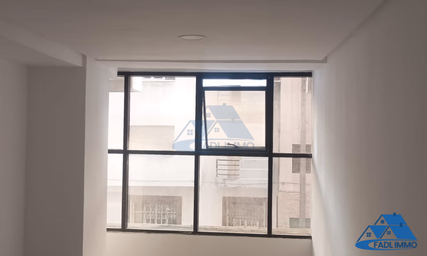 مكتب للإيجار واجهة في المدينة العليا القنيطرة