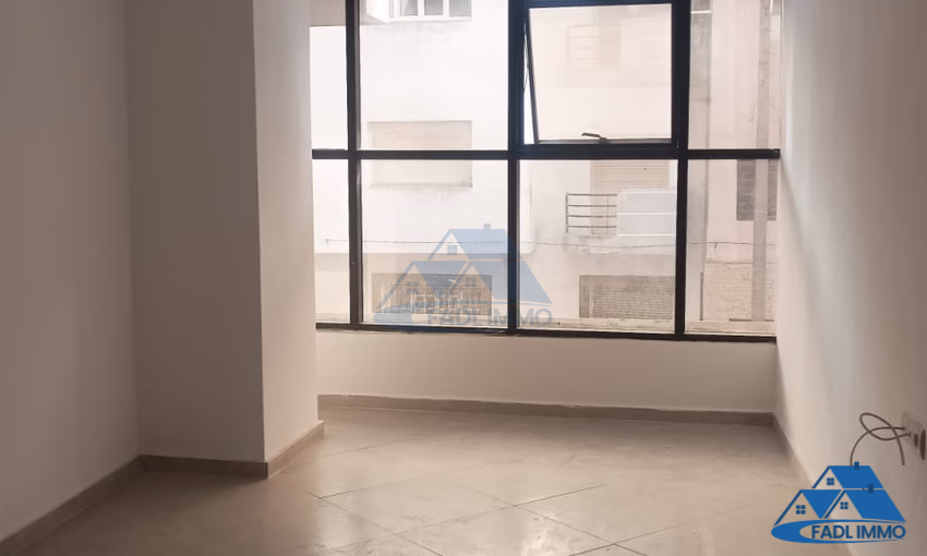 مكتب للإيجار واجهة في المدينة العليا القنيطرة مكتب للإيجار واجهة في المدينة العليا القنيطرة