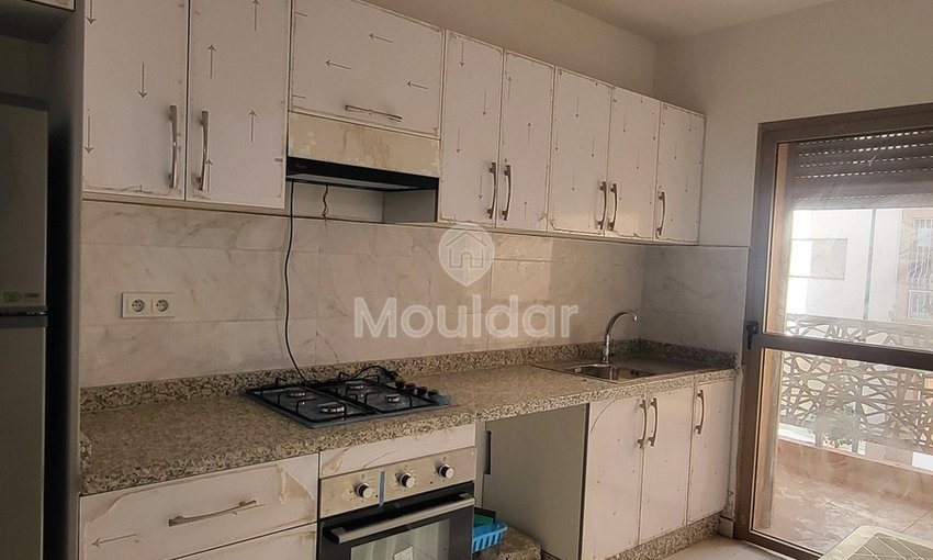 Hay Charaf mahallesinde, Casa yolunda 2 odalı daire için satış. 

- Asansörlü güvenli rezidans 
- Marjane yakınında sakin bir mahalle ve iyi komşuluk 
- 1. katta 

Daire detayları : 
- 2 oda 
- Donanımlı mutfak 
- 14 m² teras 
- Toplam alan: 83 m² 

Satış fiyatı: 940 000 dh 
Koşullar: %2,5 komisyon 

Çevredeki olanaklar : 
- Yerinde işletmeler (restoran, kafe, market…)  - view 12