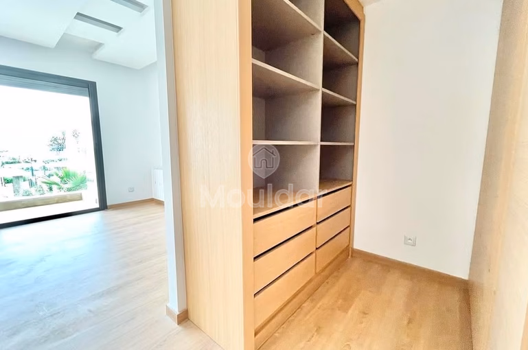 فيلا فاخرة للإيجار: 4 غرف في عين دياب