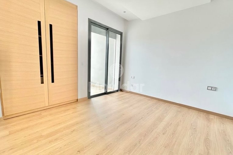 فيلا فاخرة للإيجار: 4 غرف في عين دياب - view 6