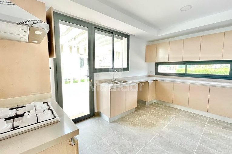 فيلا فاخرة للإيجار: 4 غرف في عين دياب - view 8