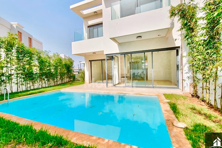 فيلا فاخرة للإيجار: 4 غرف في عين دياب