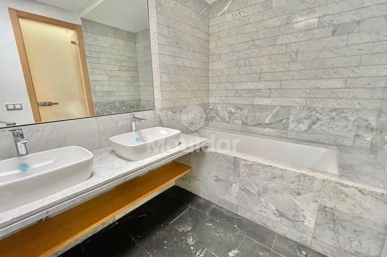 فيلا فاخرة للإيجار: 4 غرف في عين دياب