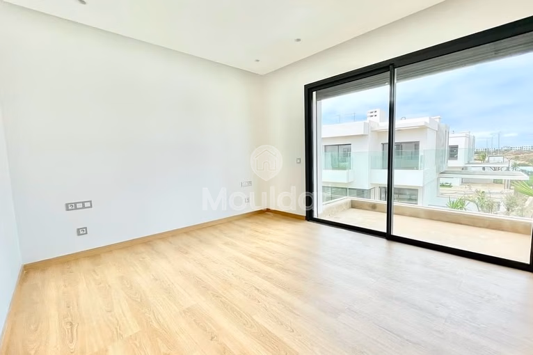 فيلا فاخرة للإيجار: 4 غرف في عين دياب