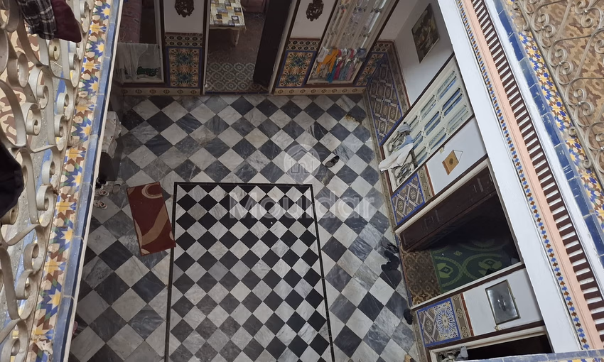 رياض رائع للبيع في طنجة - المدينة: 5 غرف نوم