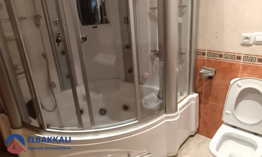 Appartement Spacieux à Louer à Tanger - 200m² au Cinquième Étage