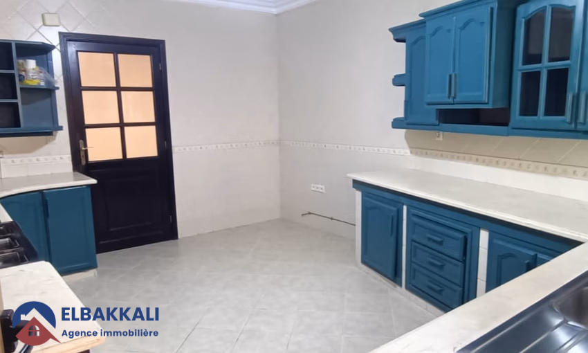 Appartement Spacieux à Louer à Tanger - 200m² au Cinquième Étage