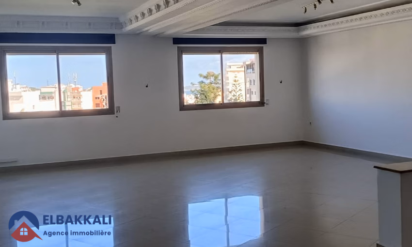 Appartement Spacieux à Louer à Tanger - 200m² au Cinquième Étage