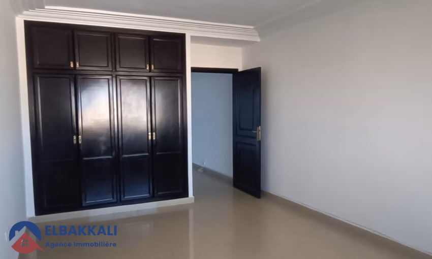 Appartement Spacieux à Louer à Tanger - 200m² au Cinquième Étage