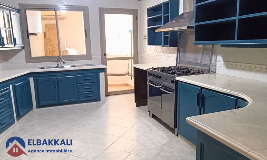 Appartement Spacieux à Louer à Tanger - 200m² au Cinquième Étage