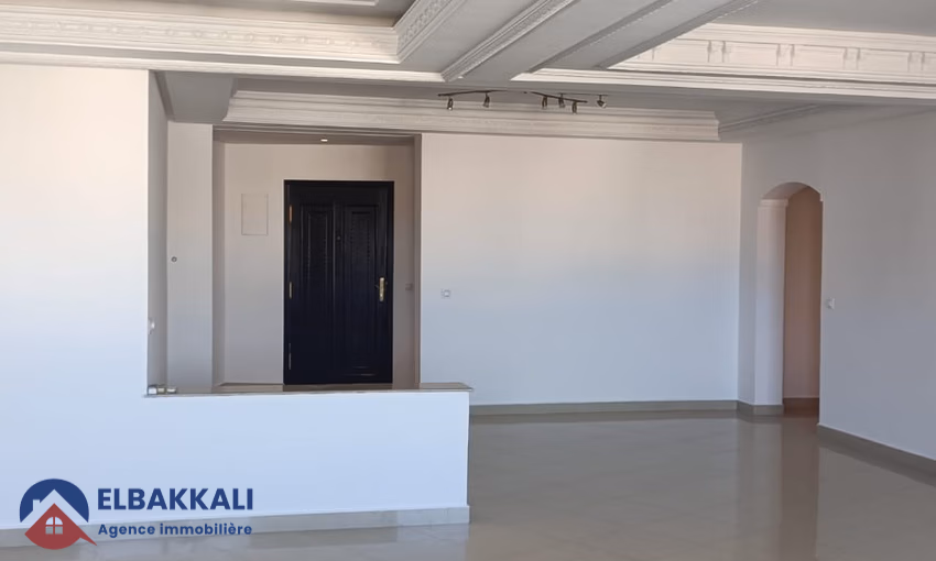 Appartement Spacieux à Louer à Tanger - 200m² au Cinquième Étage