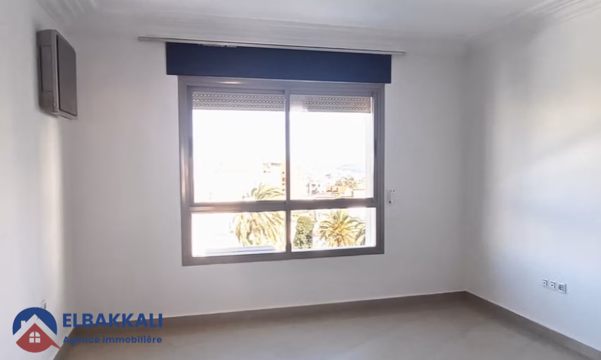 Appartement Spacieux à Louer à Tanger - 200m² au Cinquième Étage