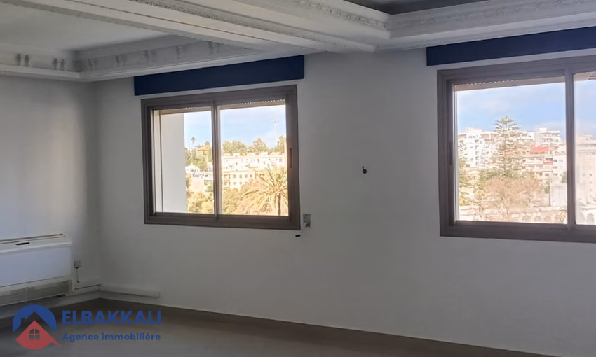 Appartement Spacieux à Louer à Tanger - 200m² au Cinquième Étage